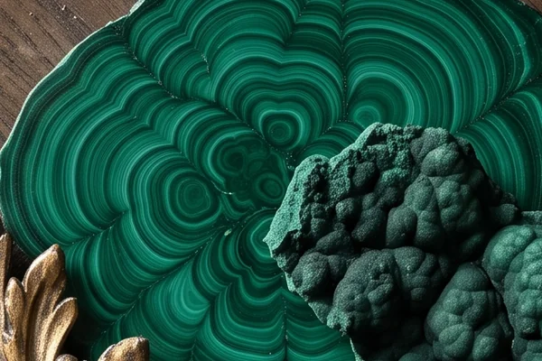 Polished malachite with bold concentric green bands.